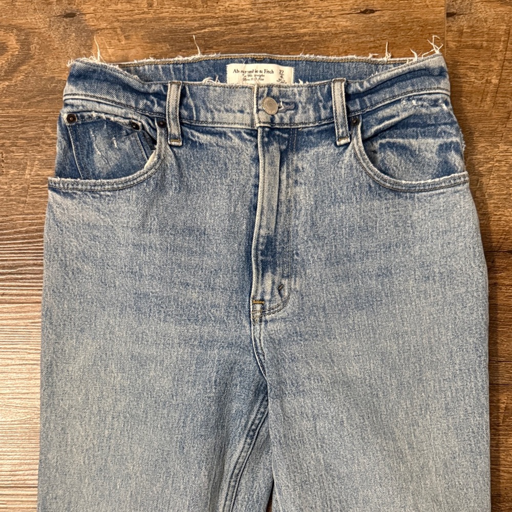 Abercrombie & Fitch ‘90s Straight Ultra High Rise - Picture 2 of 6